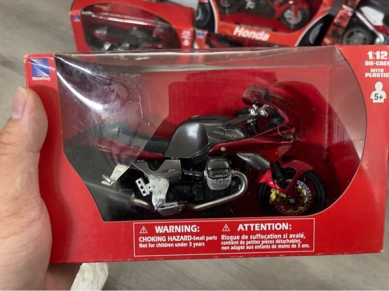  Mô hình mô tô Moto Guzzi V11 Le Mans red tỉ lệ 1:12 Newray MT12019 