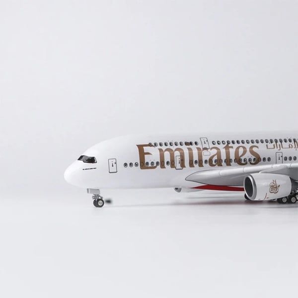  Mô hình máy bay Emirates Airbus A380 có bánh xe kích thước 47cm MB47098 