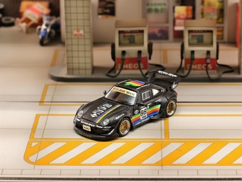  Mô hình xe Porsche RWB 993 Matte Black Apple track paint tỉ lệ 1:64 Street Weapon OT64681 