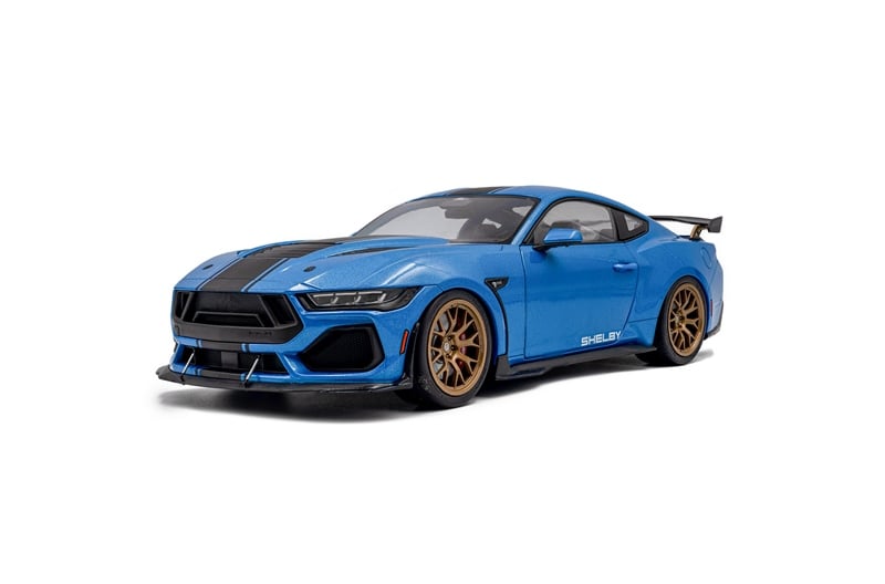 Mô hình xe Ford Shelby Mustang Super Snake 2025 Blue tỉ lệ 1:18 Solido S1813802 