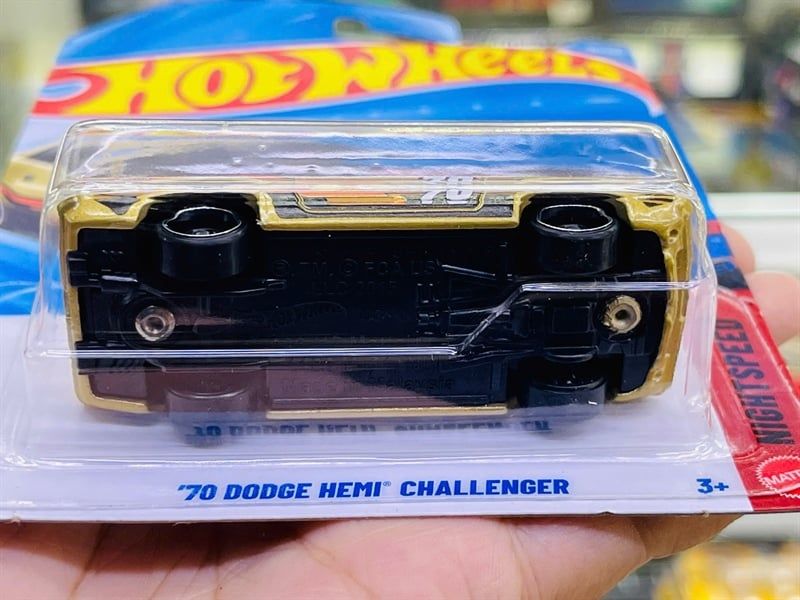  Mô hình xe Dodge Charger Challenger Hemi '70 Hotwheels kim loại có bản quyền chính hãng tỉ lệ 1:64 C4982-DO 