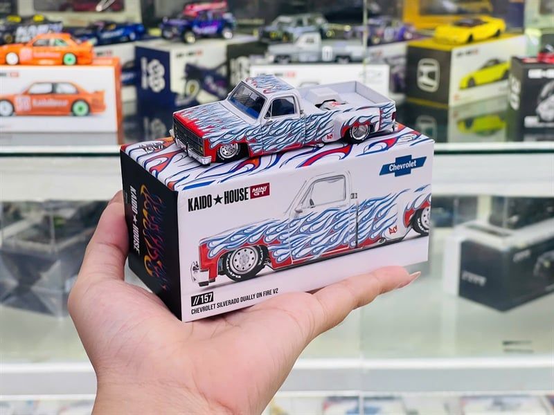  [Hàng Loose] Mô hình xe Chevrolet Silverado Dually onFire V2 LOOSE tỉ lệ 1:64 Kaido House KHMG157L 