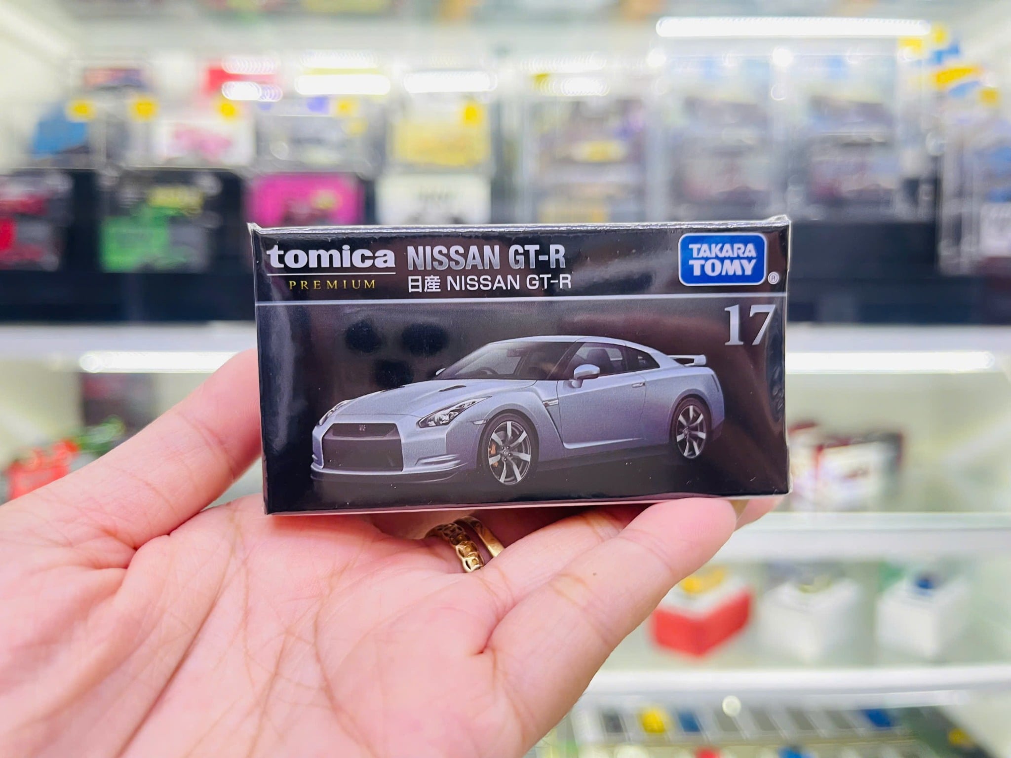  Mô hình xe No.17 Nissan GT-R 24 tỉ lệ 1:64 Tomica Premium 933915 