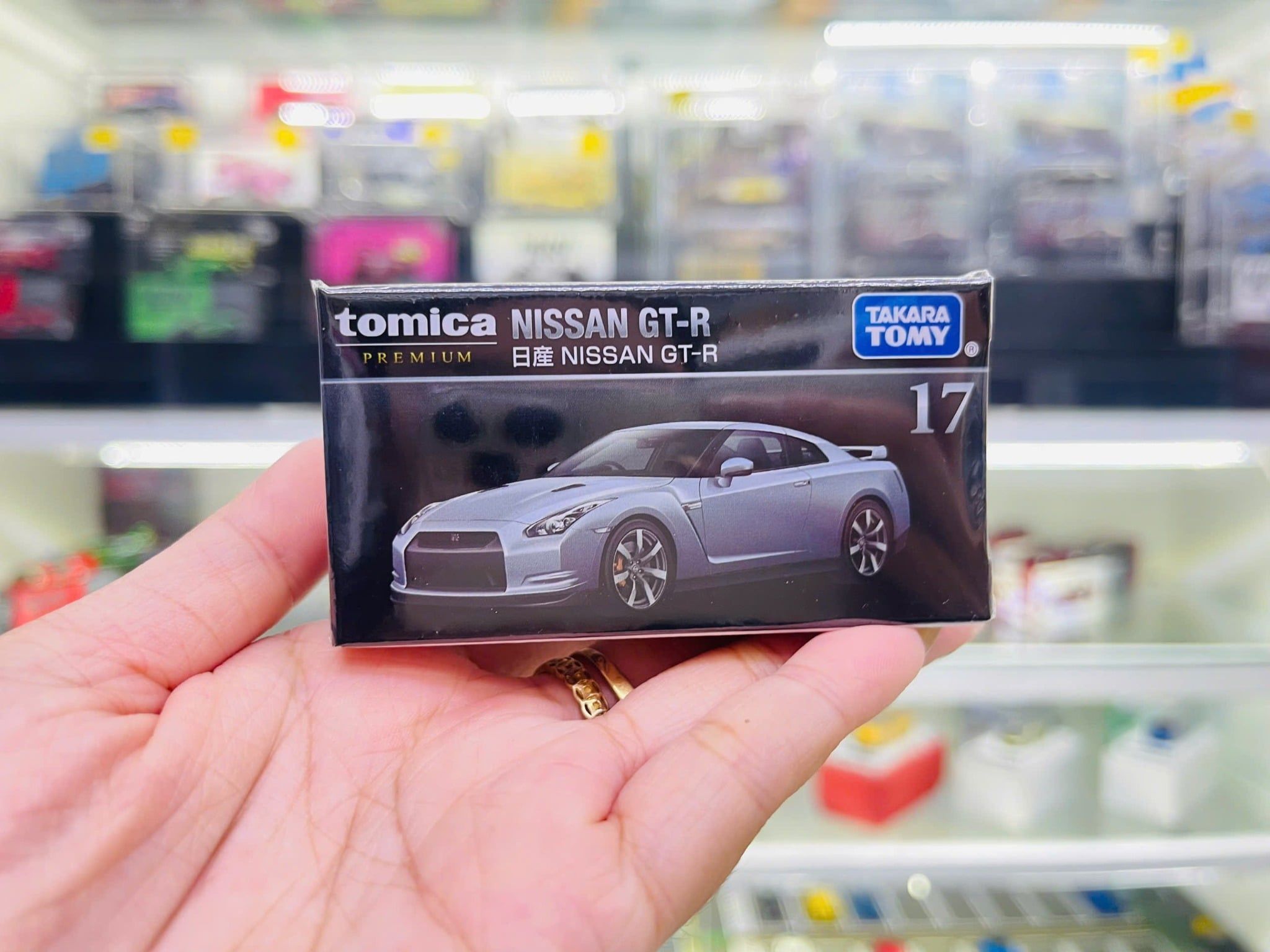  Mô hình xe No.17 Nissan GT-R 24 tỉ lệ 1:64 Tomica Premium 933915 