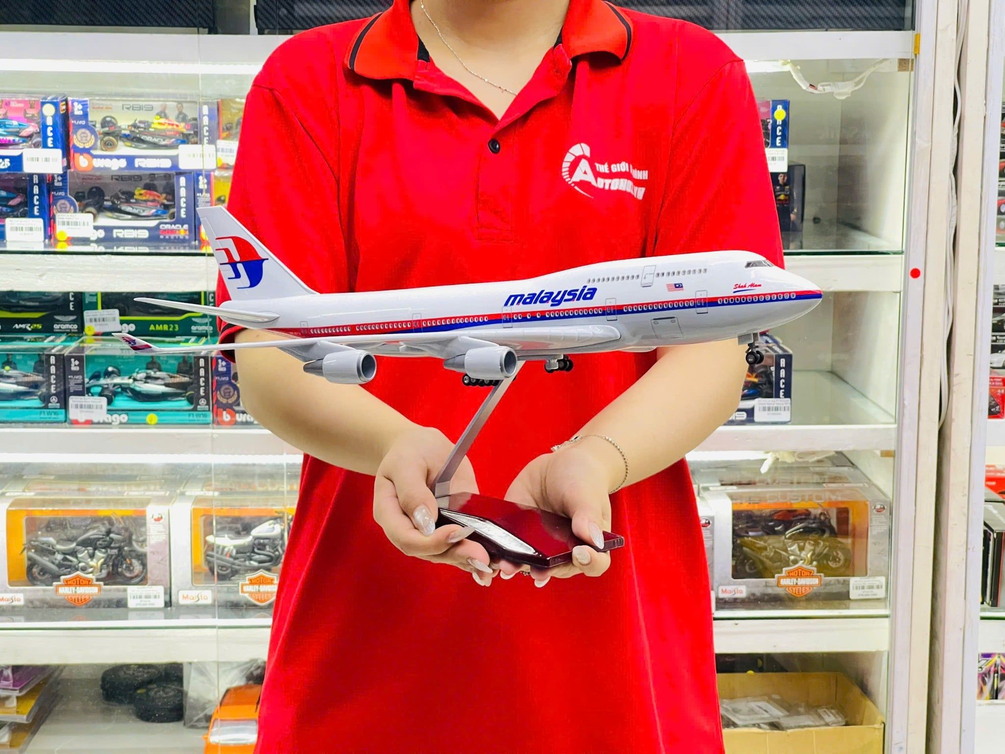  Mô hình máy bay Qatar FiFa World cup 2022 Boeing B777 có bánh xe kích thước 47cm no led MB47108 