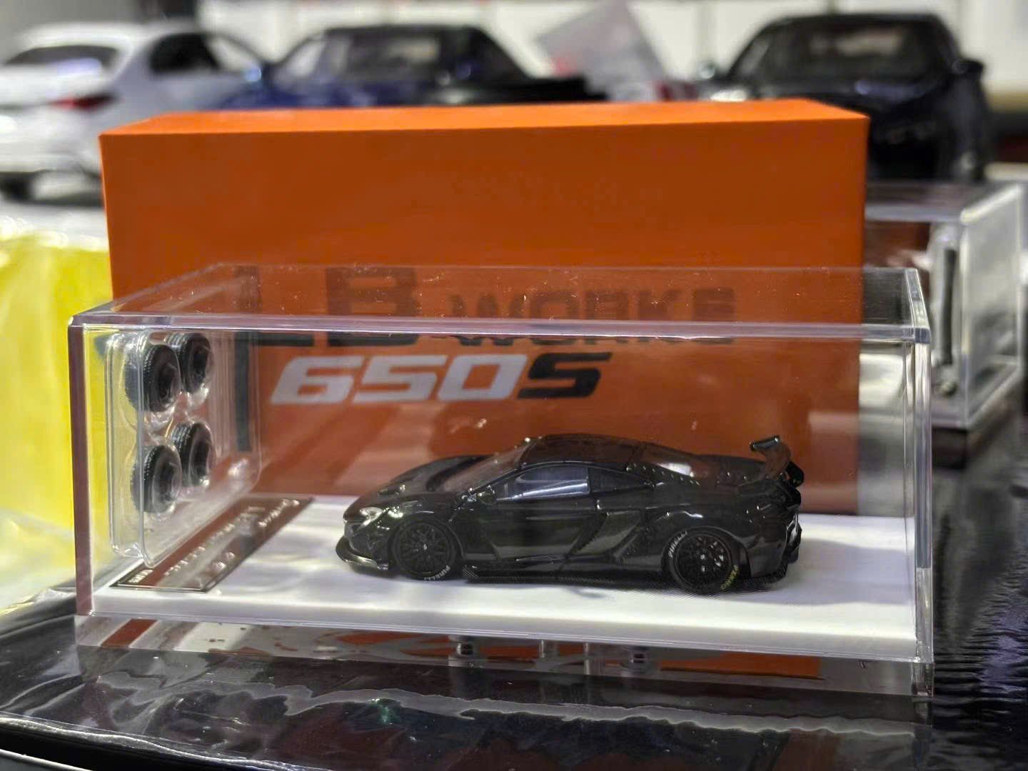  Mô hình xe Mclaren 650S LB works Liberty walk black hộp mica tỉ lệ 1:64 Star model OT644502 
