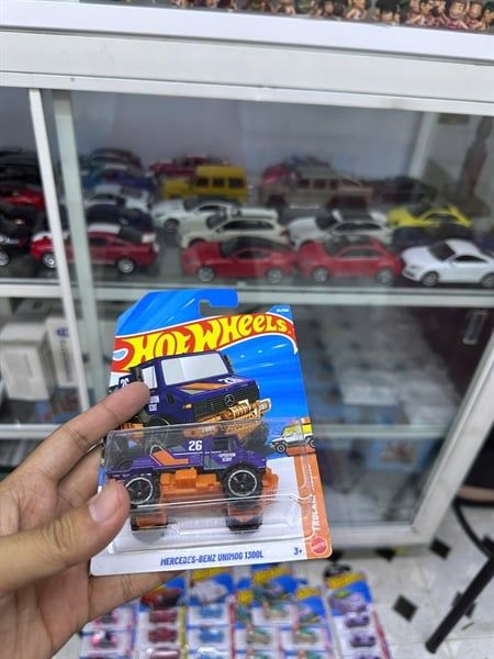  Mô hình xe Mercedes-Benz Unimog 1300L Purple kim loại có bản quyền chính hãng tỉ lệ 1:64 C4982-ME 