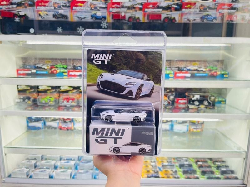  Mô hình xe Aston Martin DBS Stratus White bản card tỉ lệ 1:64 MiniGT MGT01225 