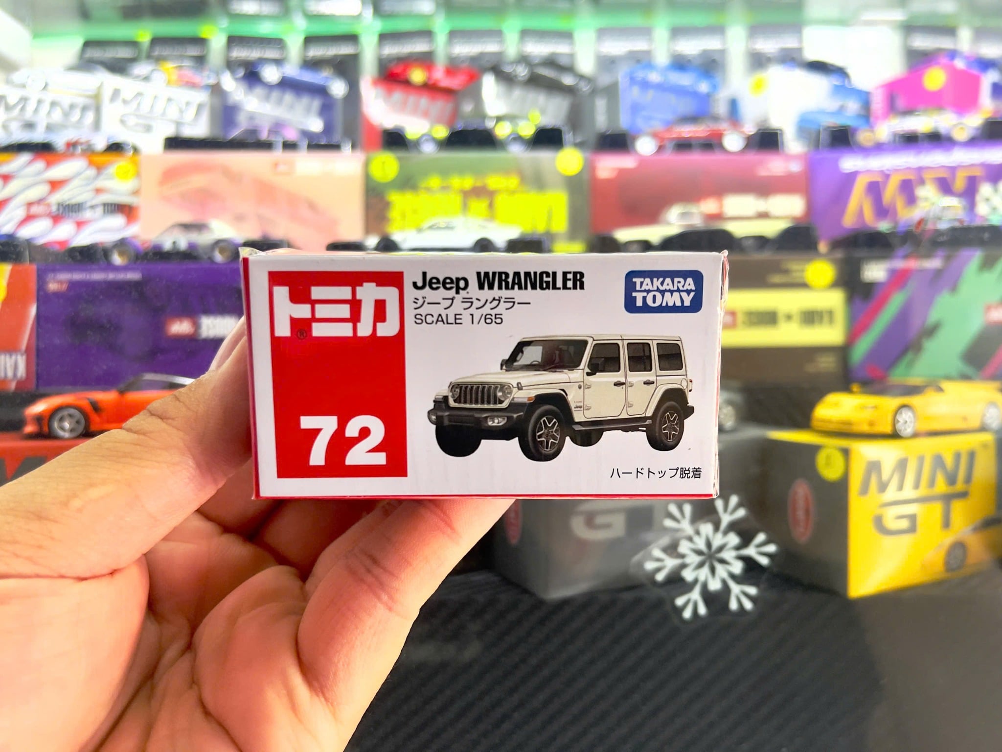  Mô hình xe Jeep Wrangler white No.72-9 tỉ lệ 1:65 Tomica 950387 