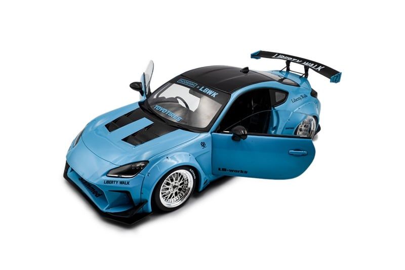  Mô hình xe ô tô Toyota GR86 LBWK Liberty Walk Body Kit baby blue tỉ lệ 1:18 Solido model S1813601 