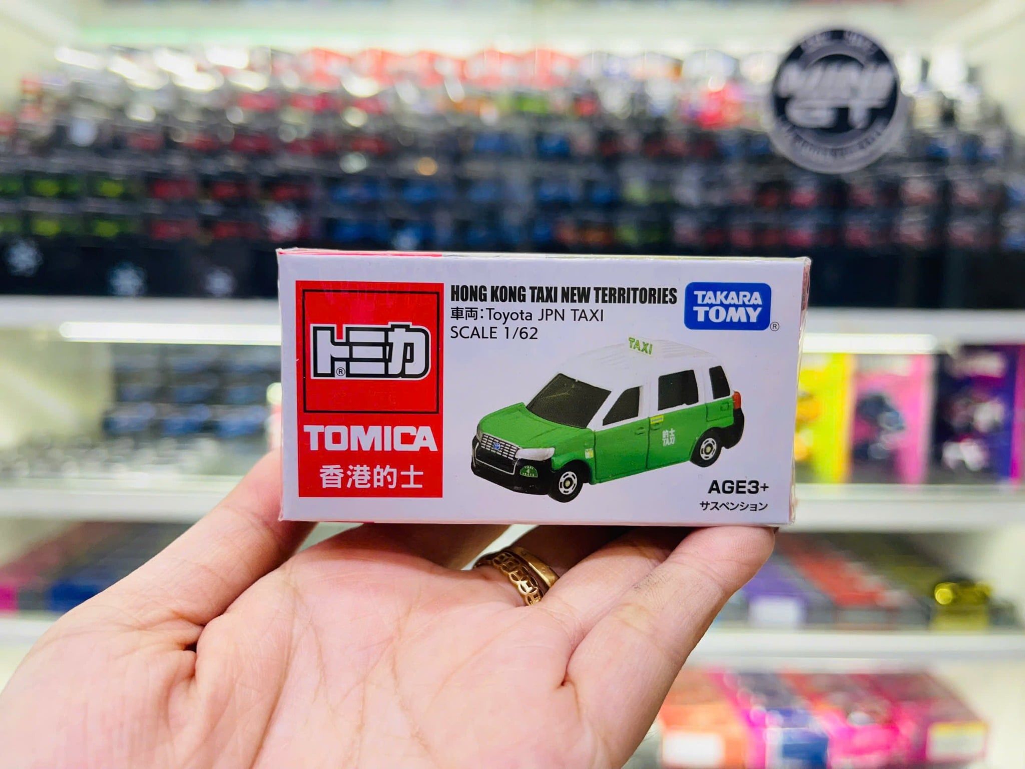  Mô hình xe Tomica Asia Hong Kong Taxi Green Territorries tỉ lệ 1:64 Tomica 956440 