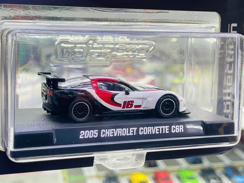  Mô hình xe Chevrolet Corvette C6R no.16 White premium tỉ lệ 1:64 Majorette 8505001012 