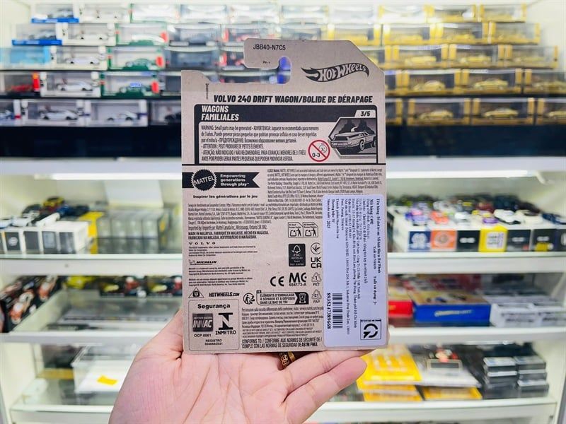  Mô hình xe Volvo 240 Drift Wagon #240 Hotwheels kim loại có bản quyền chính hãng tỉ lệ 1:64 C4982-VO 