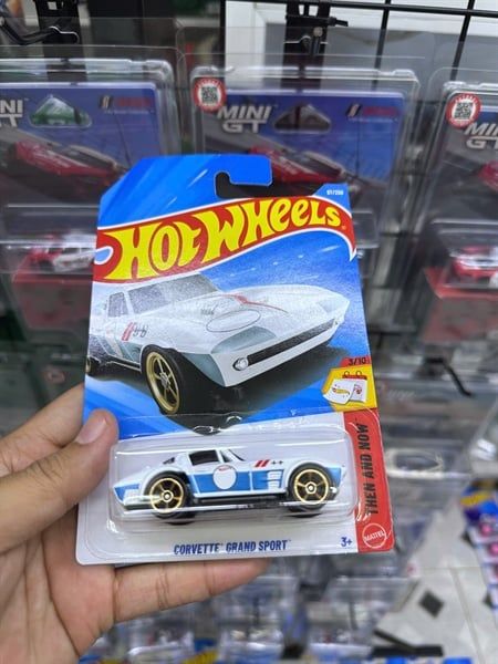  Mô hình xe Chevrolet Corvette Grand Sport White kim loại có bản quyền chính hãng tỉ lệ 1:64 C4982-CV 
