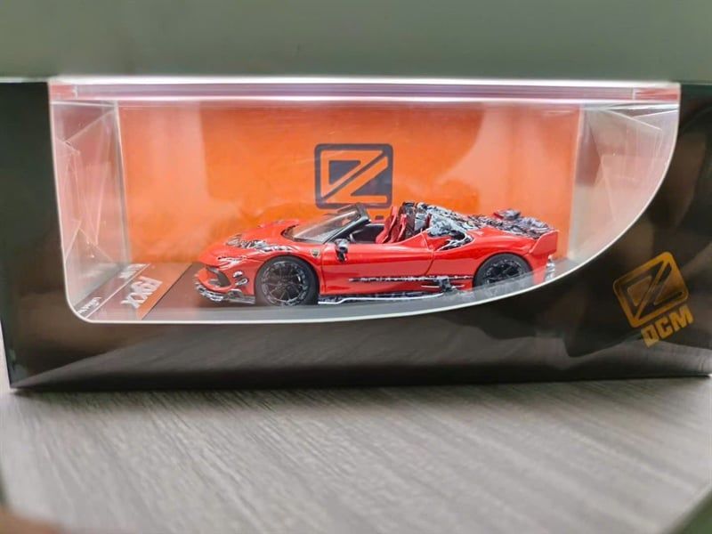  Mô hình xe Ferrari SF90 F9XX Mansory Spider tỉ lệ 1:64 DCM Model OT64662 
