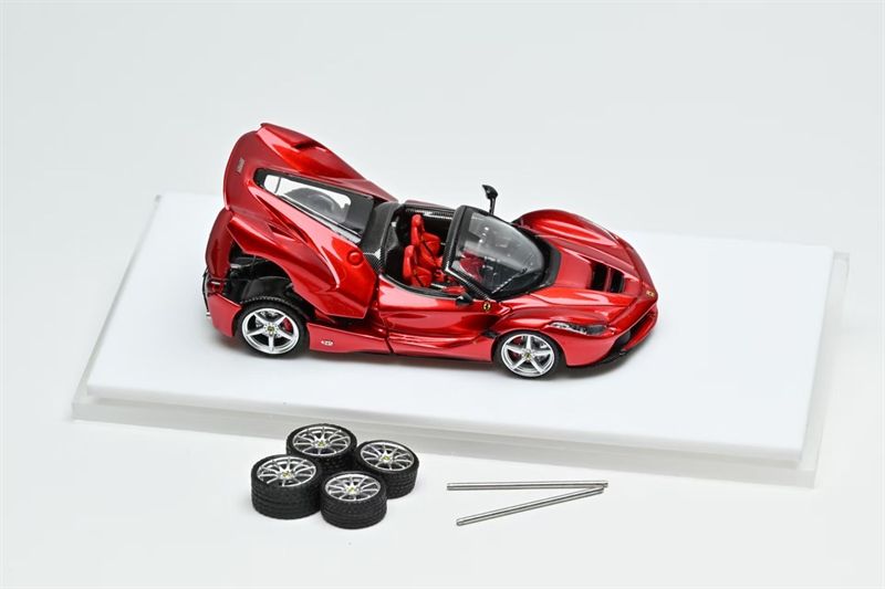  Mô hình xe Ferrari LaFerrai F150 Aperta Rosso Maranello Limited 699 pcs tỉ lệ 1:64 Street Buster OT64794 