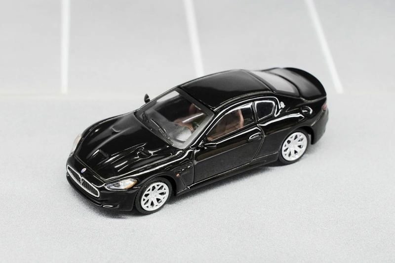  Mô hình xe Maserati GT tỉ lệ 1:64 Shadow model LL-008-317 