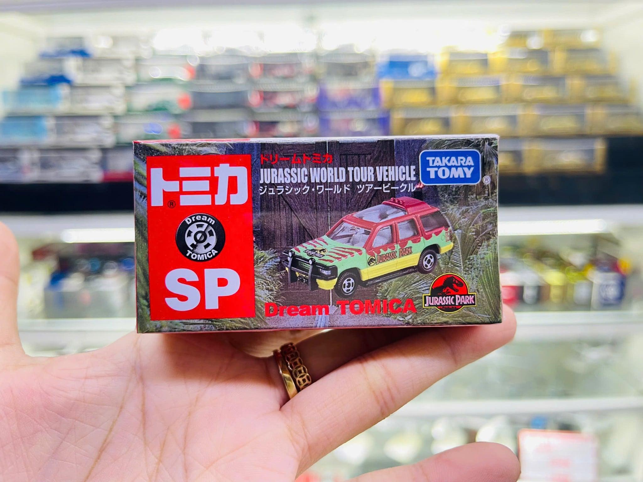  Mô hình xe ô tô SP Jurassic World Tour Vehicle tỉ lệ 1:64 Tomica Dream 997375 