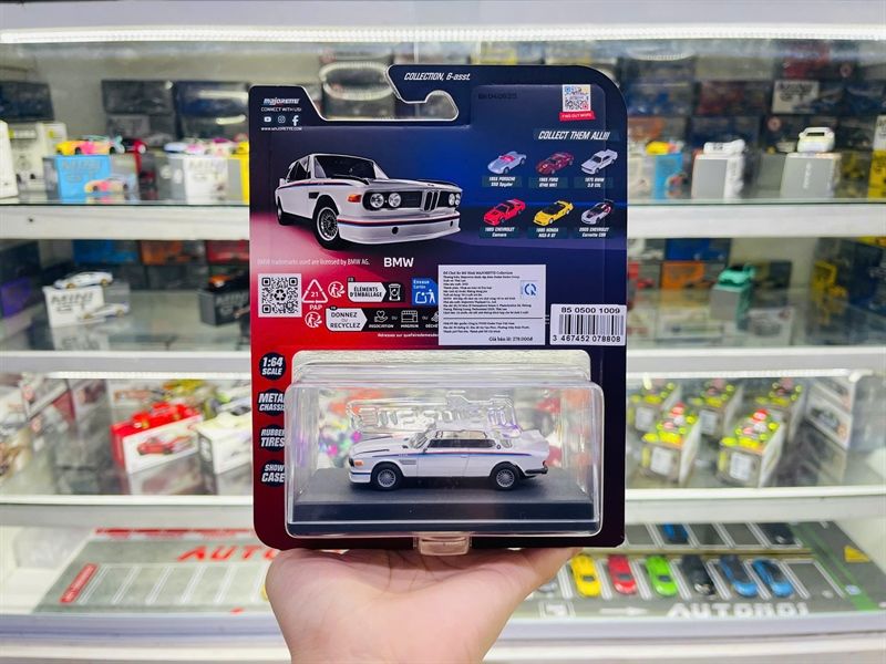  Mô hình xe 1975 BMW 3.0 CSL White premium tỉ lệ 1:64 Majorette 8505001009 