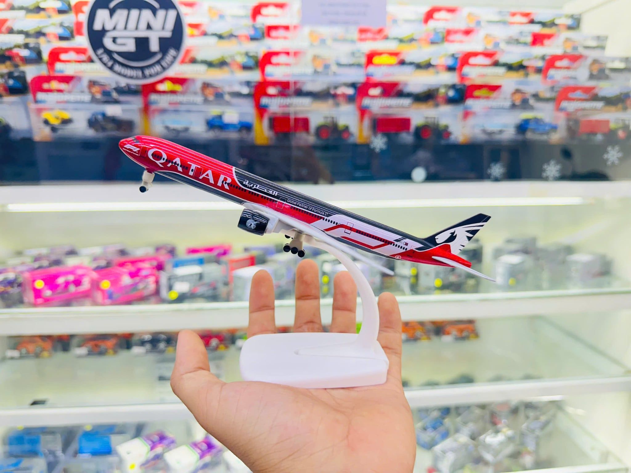  Mô hình máy bay Qatar F1 B777 20cm MB20165 