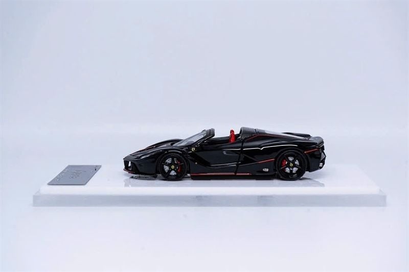 Mô hình xe Ferrari Laferrari Aperta Nero Daytona F150 tỉ lệ 1:64 Street Buster X HCi OT64537 
