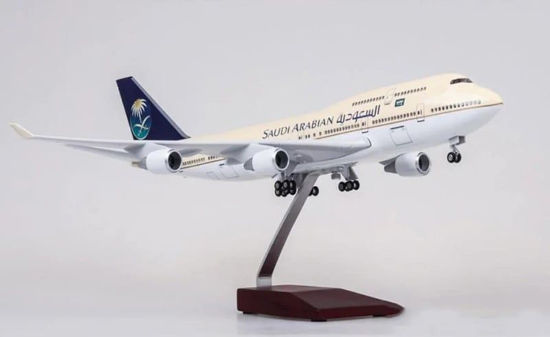  Mô hình máy bay Saudi Arabian Boeing B747 có bánh xe kích thước 47cm no led MB47106 