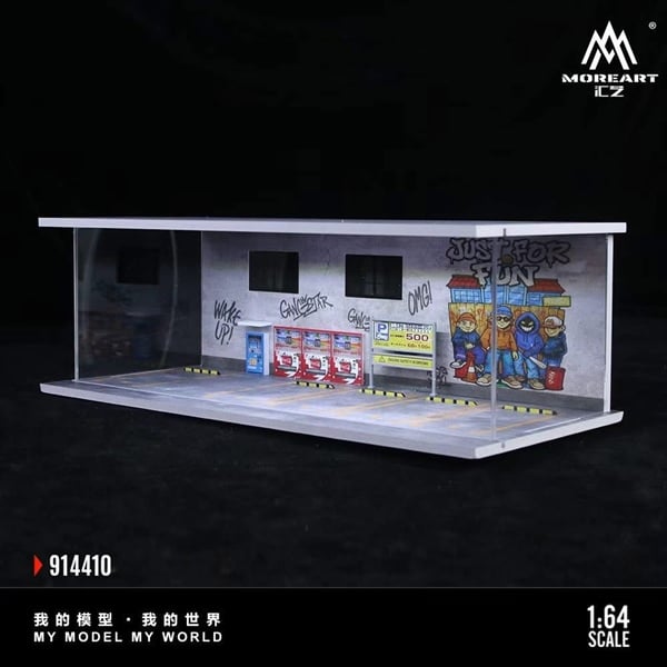 Hộp trưng bày mô phỏng bãi đỗ xe Parking lot - Art Graffiti Wall Lighting Edition Scene kích thước 30cmx13.3cmx10cm tỉ lệ 1:64 MoreArt MO914410 