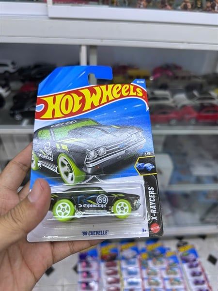  Mô hình xe Chevrolet '69 Chevelle X-Raycers kim loại có bản quyền chính hãng tỉ lệ 1:64 C4982-CV 
