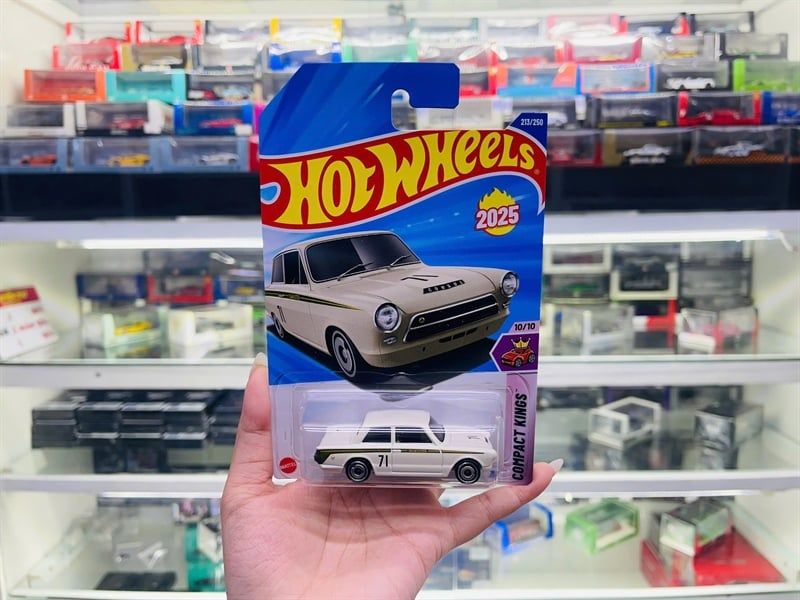  Mô hình xe Lotus Cortina white Hotwheels kim loại có bản quyền chính hãng tỉ lệ 1:64 C4982-LO 