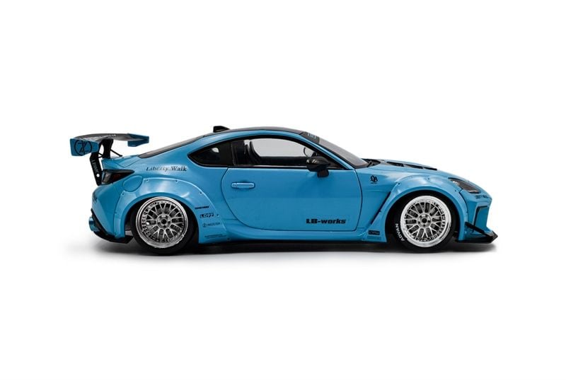  Mô hình xe ô tô Toyota GR86 LBWK Liberty Walk Body Kit baby blue tỉ lệ 1:18 Solido model S1813601 