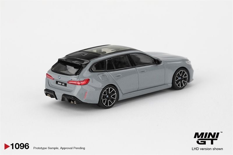  Mô hình xe BMW M5 Touring (G99) Brooklyn Grey Metallic card tỉ lệ 1:64 MiniGT MGT01096 HAVE CHASE CAR 