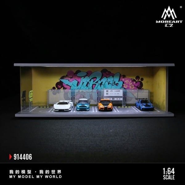  Hộp trưng bày mô phỏng bãi đổ xe có đèn, mica, kèm dây đèn tỉ lệ 1:64 MoreArt MO914406 