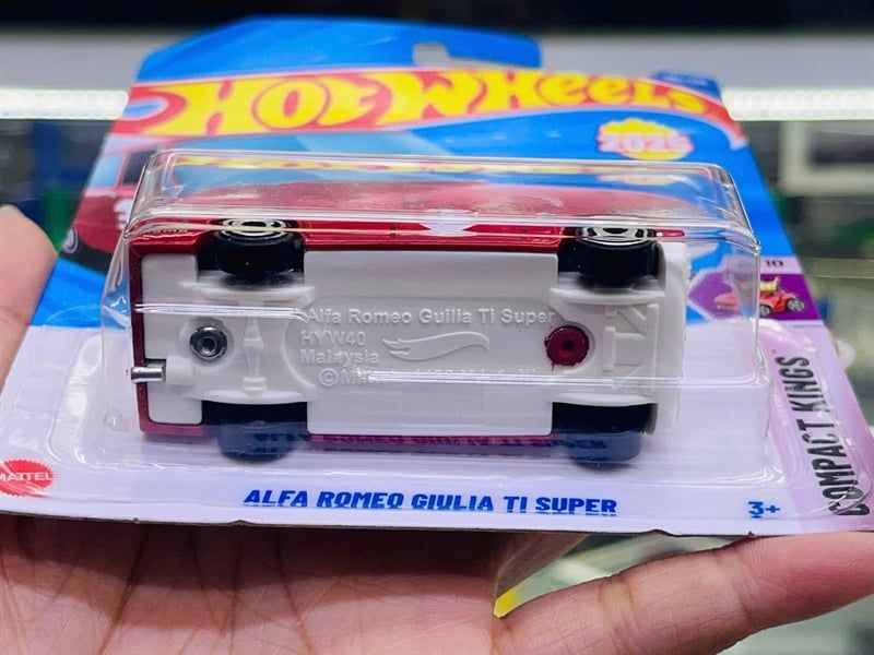  Mô hình xe Alfa Romeo Giulia Ti super red Hotwheels kim loại có bản quyền chính hãng tỉ lệ 1:64 C4982-AF 