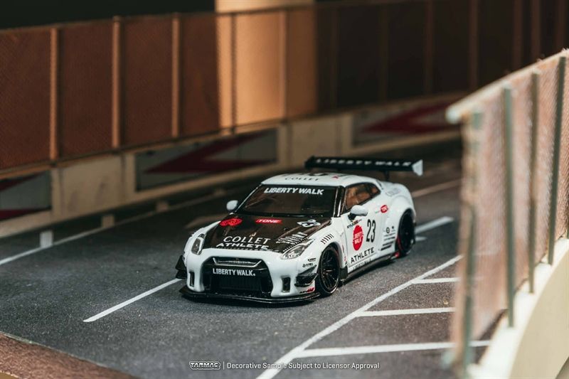  Mô hình xe LB WORKS NISSAN GT-R R35 Type 2 (Oil Can Packaging) tỉ lệ 1:64 Tarmac Works T64-090-WH 