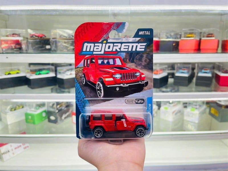  Mô hình xe Showroom Jeep Wrangler 4XE red premium tỉ lệ 1:64 Majorette 8502000000 