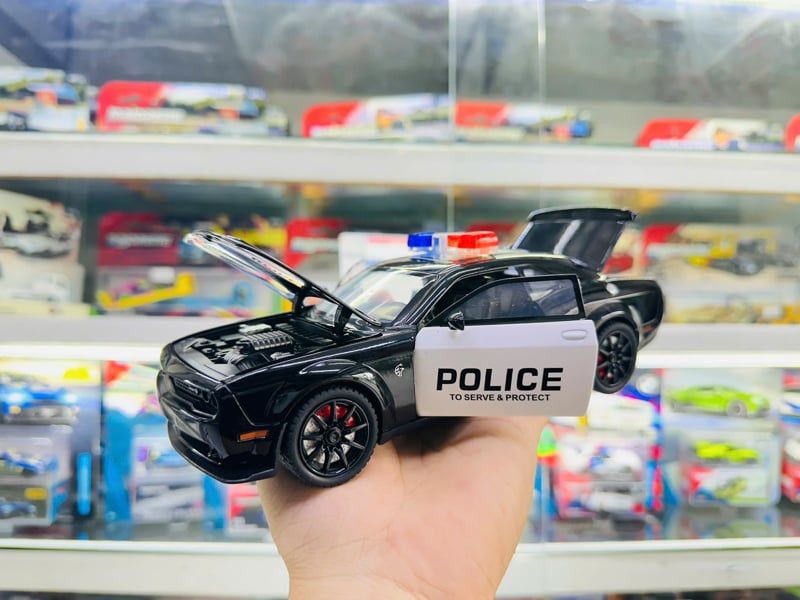  Xe ô tô mô hình bằng hợp kim và nhựa Dodg Challenger SRT Hellcat Police tỉ lệ 1:24 JinLiFang C2464 OT24161 