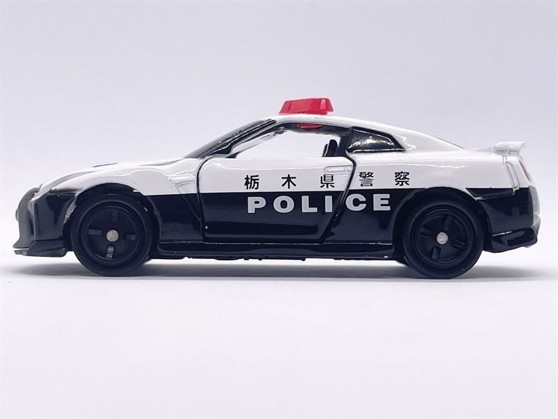  Mô hình xe No.105 Nissan GT-R Police Car tỉ lệ 1:62 Tomica 102724 