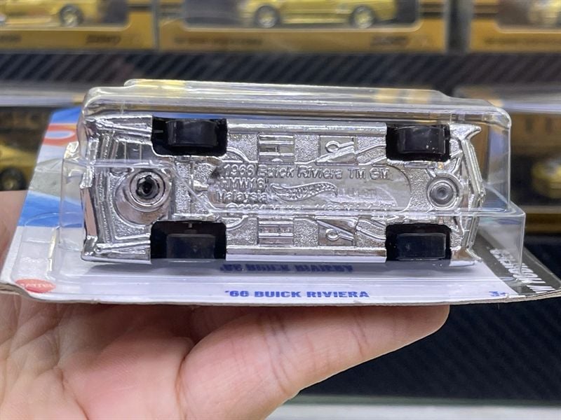  Mô hình xe Buicl Riviera Hotwheels kim loại có bản quyền chính hãng tỉ lệ 1:64 C4982-BK 