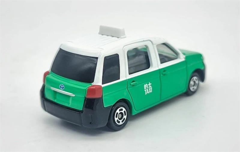  Mô hình xe Tomica Asia Hong Kong Taxi Green Territorries tỉ lệ 1:64 Tomica 956440 