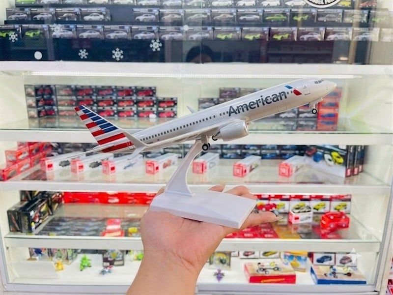  Mô hình máy bay American Airlines B737 30CM MB30067 