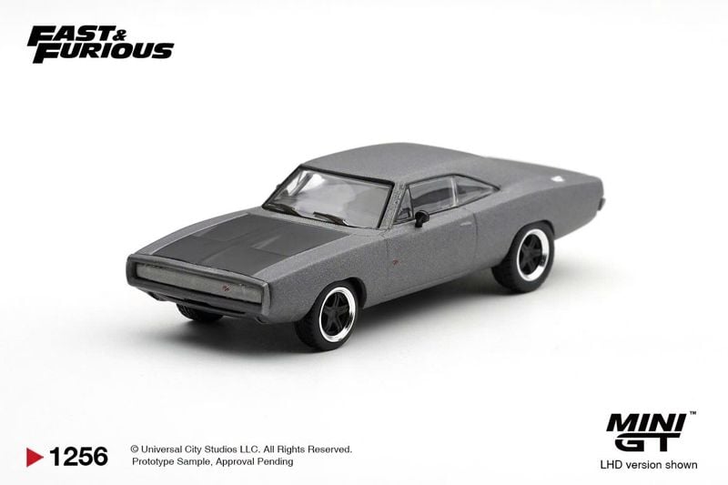 Mô hình xe Dodge Charger Fast Five Dominic Toretto bản card tỉ lệ 1:64 MiniGT MGT01256 