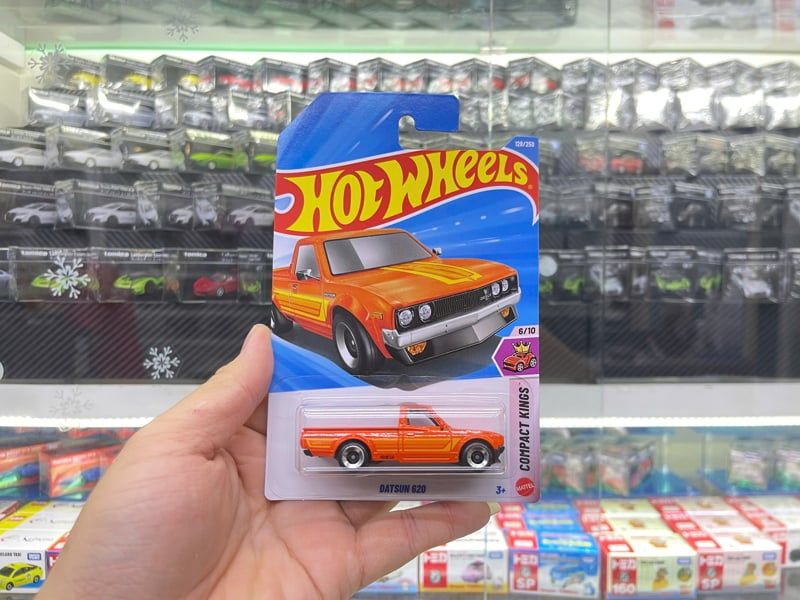  Mô hình xe Nissan Datsun 620 orange Hot Wheels kim loại có bản quyền chính hãng tỉ lệ 1:64 C4982-NI 