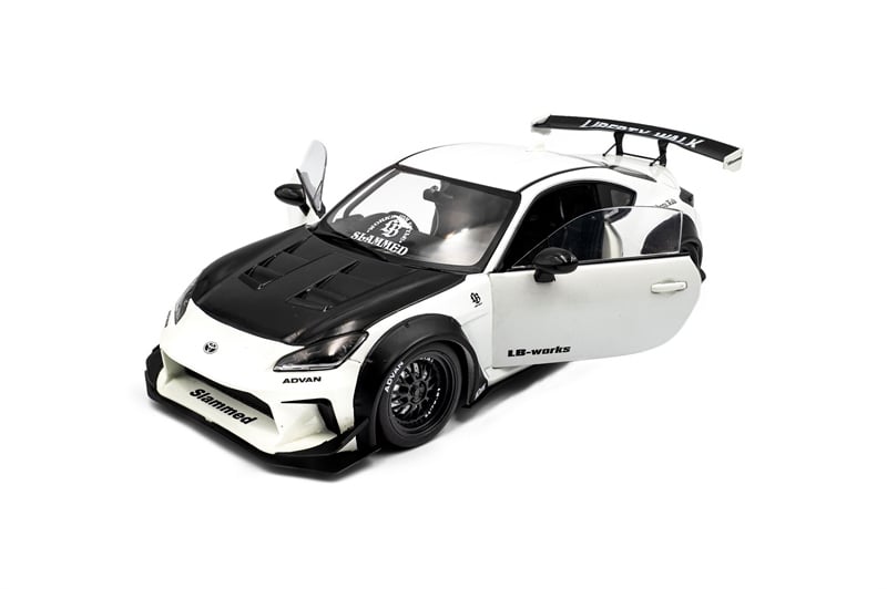  Mô hình xe ô tô Toyota GR86 LBWK Liberty Walk Body Kit white pearl tỉ lệ 1:18 Solido model S1813602 