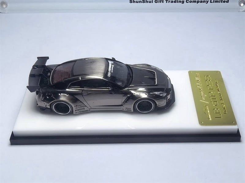  Mô hình xe Nissan GTR R35 Chromed Black tỉ lệ 1:64 Mymodelcollect MC640004Q 