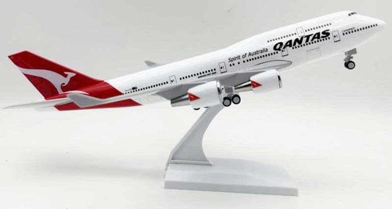  Mô hình máy bay Quantas Airways B747 30CM MB30064 