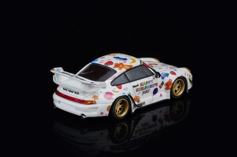  Mô hình xe Porsche RWB Rauht Welt 993 Children's Day tỉ lệ 1:64 Motorhelix M62210 