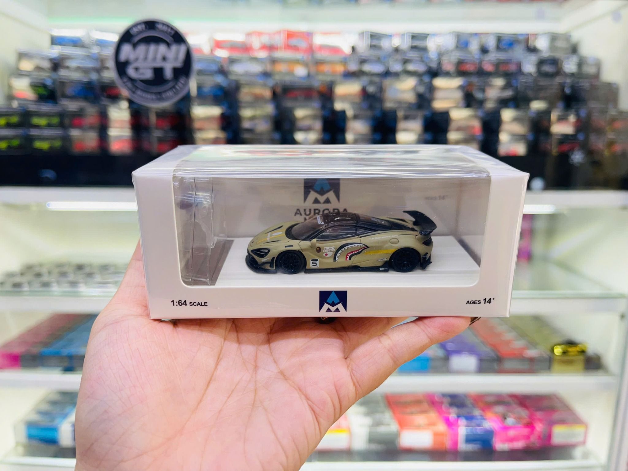  Mô hình xe McLaren 720S Shark tỉ lệ 1:64 Aurora Model AM800401 