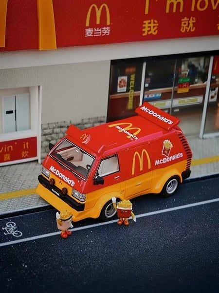  Mô hình xe Mitsubishi Delica custom Mcdonald's limited 600pcs tỉ lệ 1:64 Bliss model OT64737 