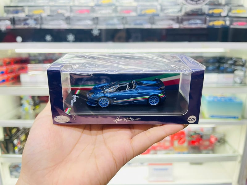  Mô hình xe Pagani Huayra tricolore Roadster tỉ lệ 1:64 CM model CM64-HUAYRATRICOLORE-02 