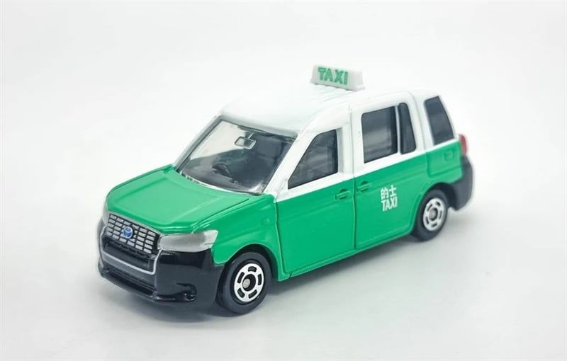  Mô hình xe Tomica Asia Hong Kong Taxi Green Territorries tỉ lệ 1:64 Tomica 956440 
